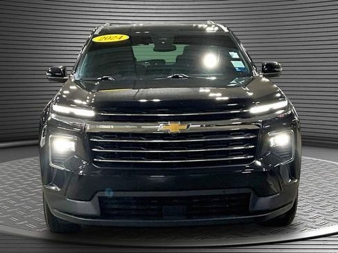 Used 2024 Chevrolet Traverse LT w/ Enhanced Driving Package FWD image 2