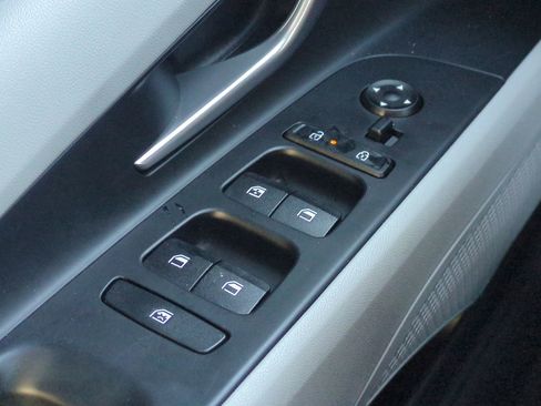 Used 2025 Hyundai Elantra Limited image 23