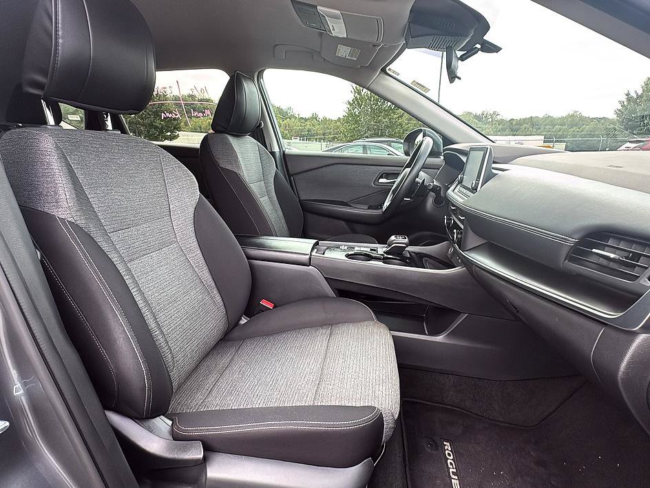 Certified 2023 Nissan Rogue SV FWD image 25