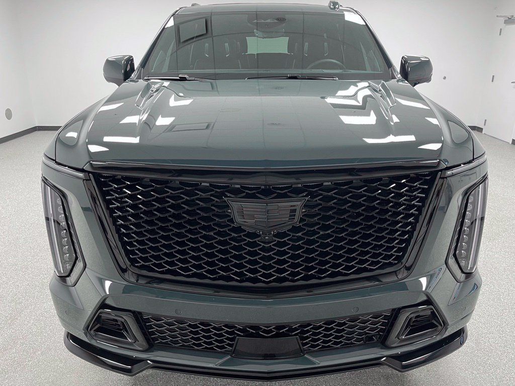 Used 2026 Cadillac Escalade V AWD/4WD image 3