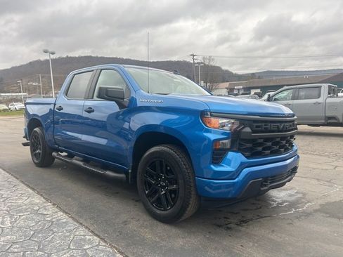 Used 2023 Chevrolet Silverado 1500 Custom image 3