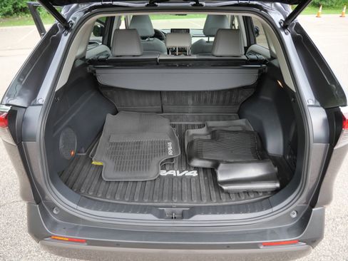 Used 2020 Toyota RAV4 Limited AWD/4WD image 19