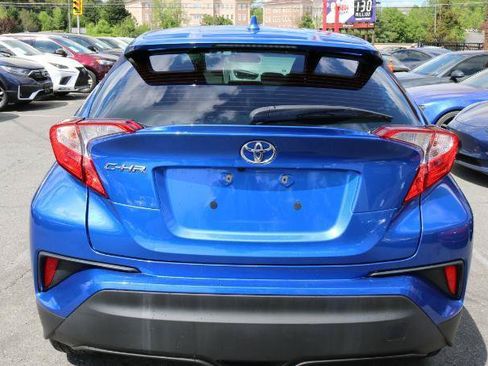 Used 2021 Toyota C-HR XLE FWD image 7