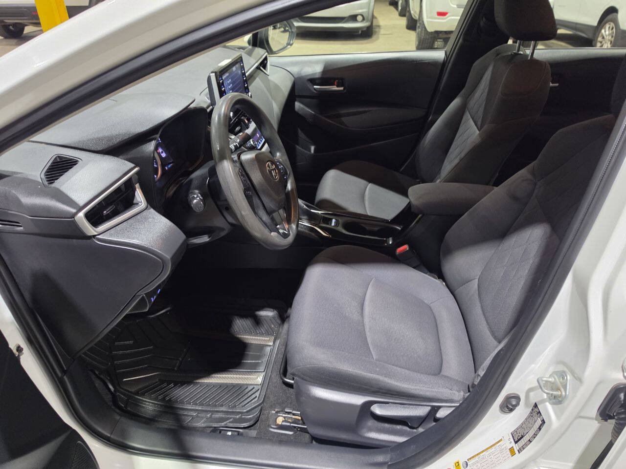 Used 2020 Toyota Corolla LE FWD image 26