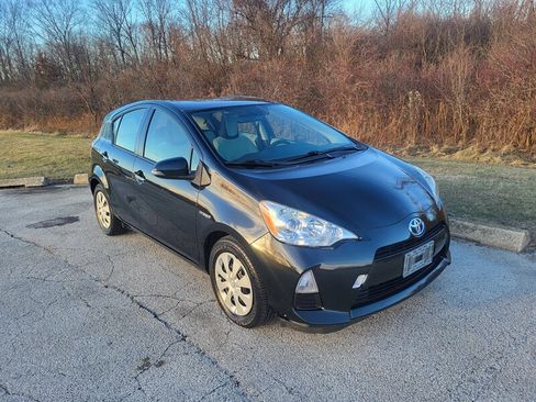 Used 2013 Toyota Prius C One image 5