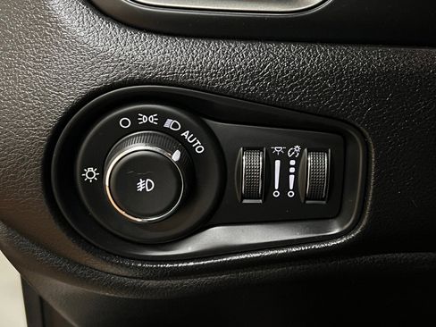 Used 2020 Jeep Renegade Altitude image 22