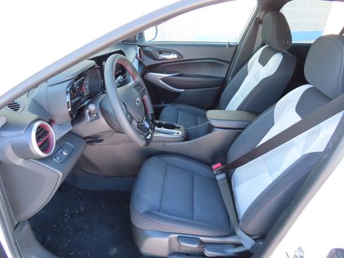 New 2026 Chevrolet Trax RS w/ Sunroof Package image 18