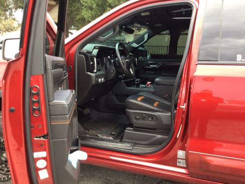Used 2024 GMC Sierra 1500 AT4 w/ Technology Package AWD/4WD image 3