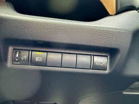 Used 2019 Toyota RAV4 XLE Premium FWD image 31