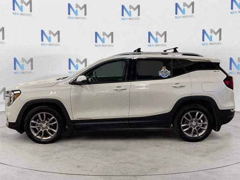 Used 2022 GMC Terrain SLT w/ Infotainment Package II AWD/4WD image 2