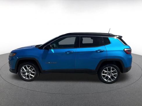Used 2025 Jeep Compass Limited AWD/4WD image 9