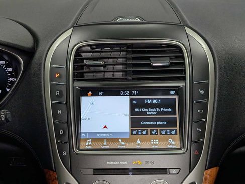 Used 2017 Lincoln MKX Reserve AWD/4WD image 19