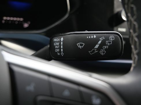 Used 2023 Volkswagen Taos SE image 31