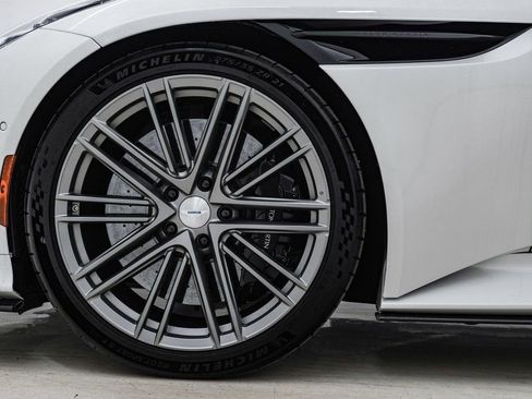 Used 2024 Aston Martin DB12 Coupe RWD image 3