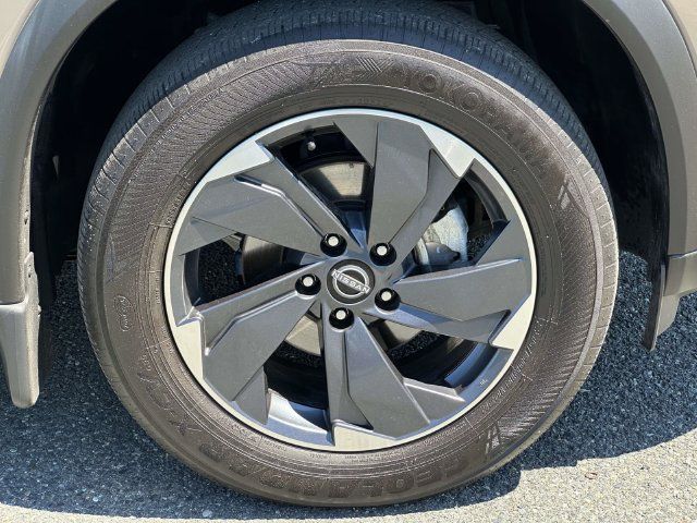 Used 2024 Nissan Rogue SV AWD/4WD image 10