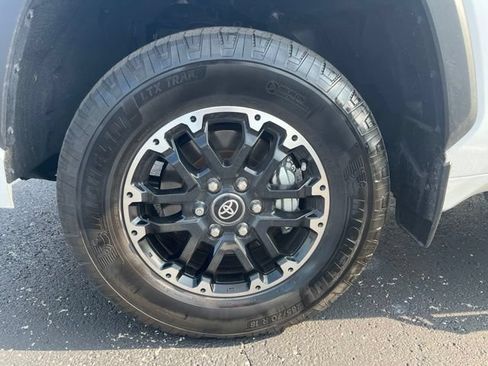 Used 2025 Toyota Tundra SR5 AWD/4WD image 17