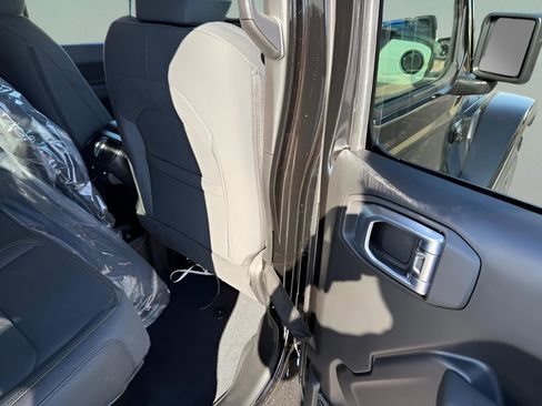 New 2026 Jeep Gladiator Sport AWD/4WD image 9