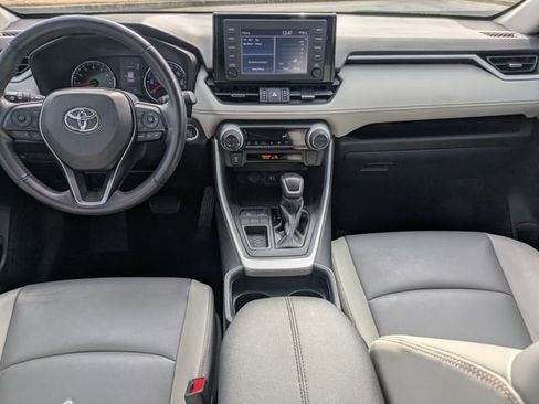 Used 2019 Toyota RAV4 XLE Premium image 16