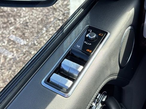 Used 2020 Land Rover Range Rover HSE image 21