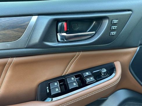 Used 2019 Subaru Outback 3.6R Touring image 11