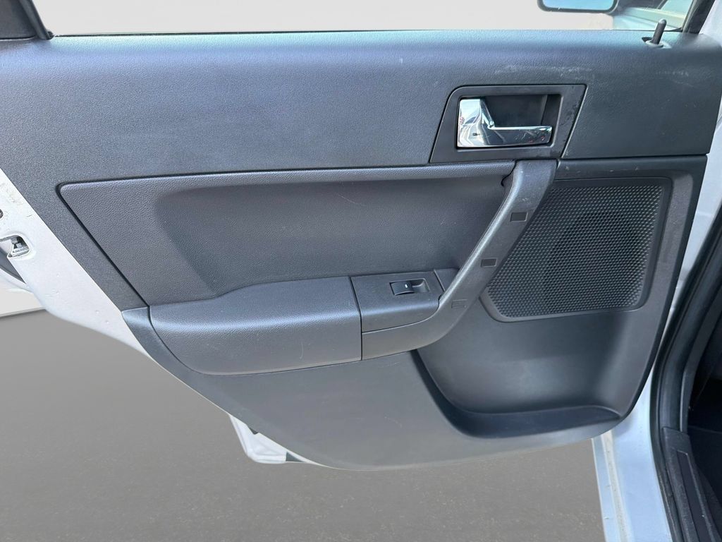 Used 2010 Ford Focus SEL FWD image 13
