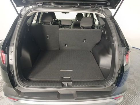 Used 2025 Hyundai Tucson SE image 11