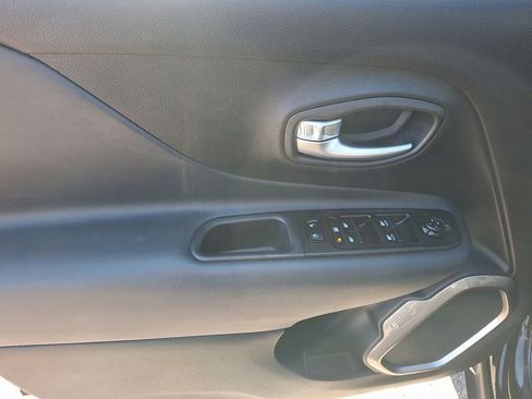 Used 2022 Jeep Renegade Latitude w/ Convenience Group image 22