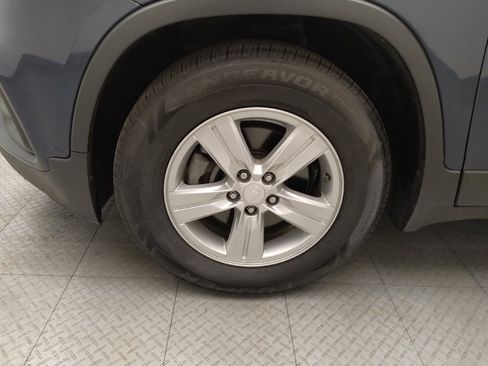 Used 2018 Chevrolet Trax LT w/ Sun & Sound Package FWD image 31