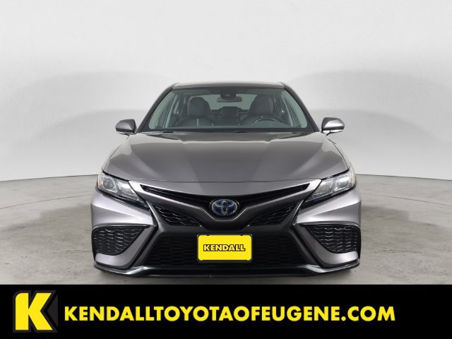 Used 2022 Toyota Camry SE FWD image 2
