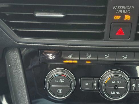 Certified 2023 Volkswagen Jetta SE w/ Panoramic Sunroof Package image 27