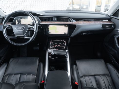 Used 2019 Audi e-tron Prestige w/ Prestige Package image 8