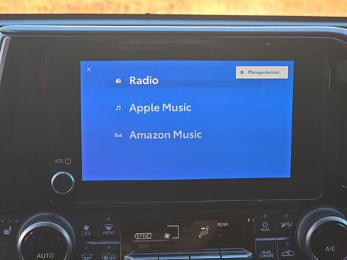 Used 2023 Toyota Highlander XLE image 30