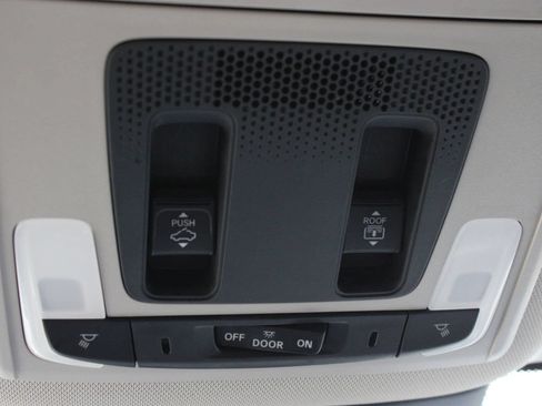 Used 2025 Honda Pilot Elite image 49