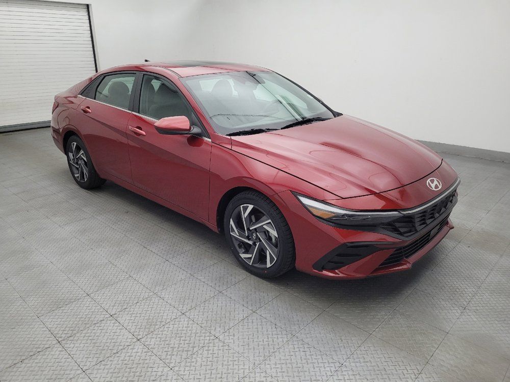 Used 2025 Hyundai Elantra SEL FWD image 11
