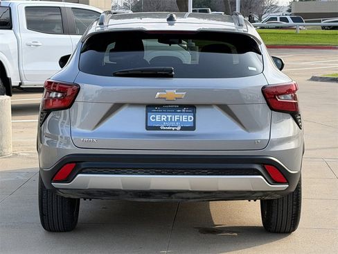 Certified 2025 Chevrolet Trax LT w/ LT Convenience Package image 5