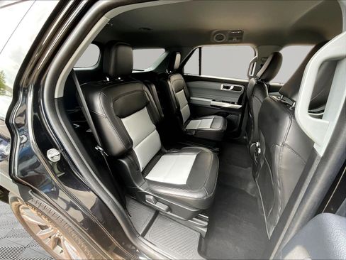 Used 2022 Ford Explorer XLT w/ Equipment Group 202A AWD/4WD image 25