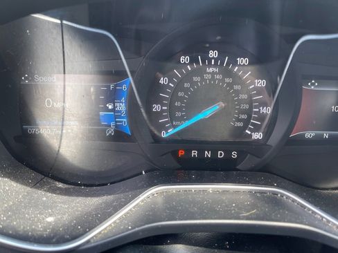 Used 2018 Ford Fusion SE w/ Fusion SE Technology Package FWD image 8