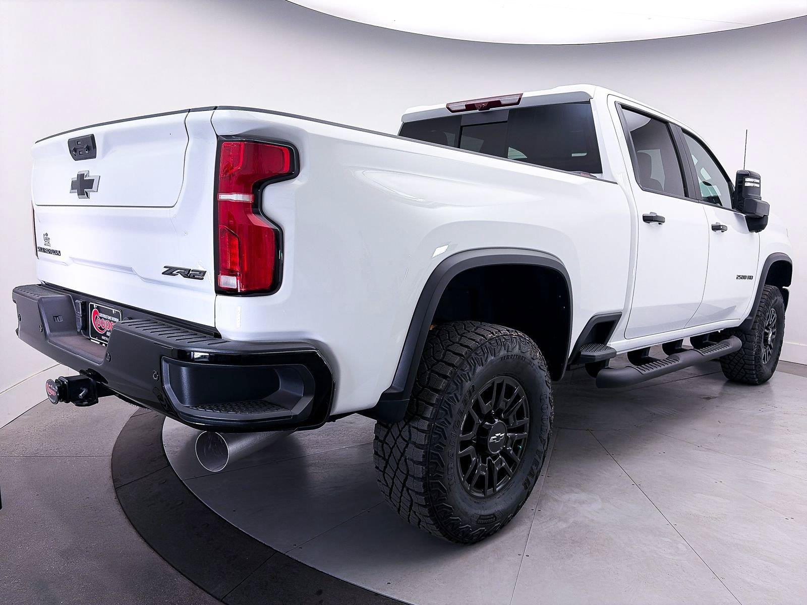 Used 2025 Chevrolet Silverado 2500 ZR2 w/ Technology Package AWD/4WD image 22