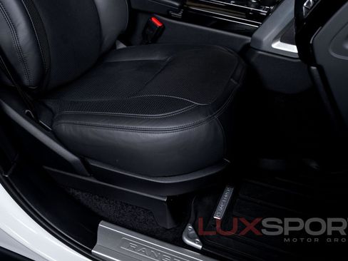 Used 2019 Land Rover Range Rover HSE image 54