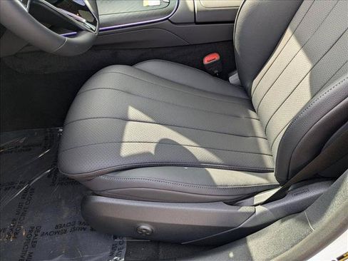 New 2025 Mercedes-Benz E 350 4MATIC Sedan image 4