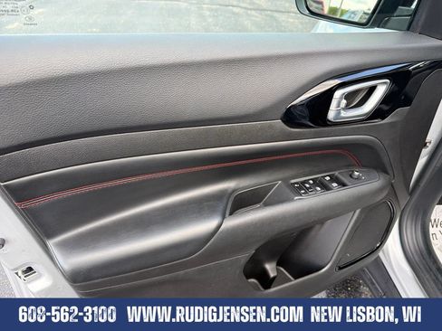 Used 2025 Jeep Compass Trailhawk AWD/4WD image 10