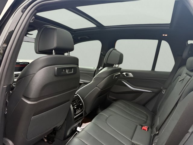 Used 2022 BMW X5 M50i w/ Premium Package AWD/4WD image 11
