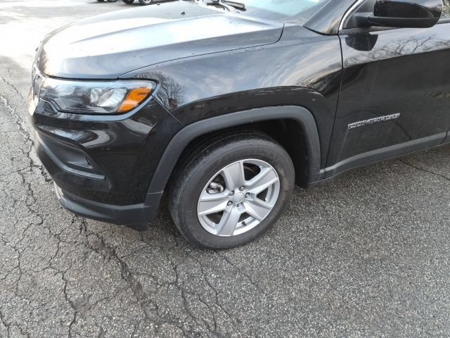 Used 2022 Jeep Compass Latitude w/ Sun and Sound Group AWD/4WD image 6
