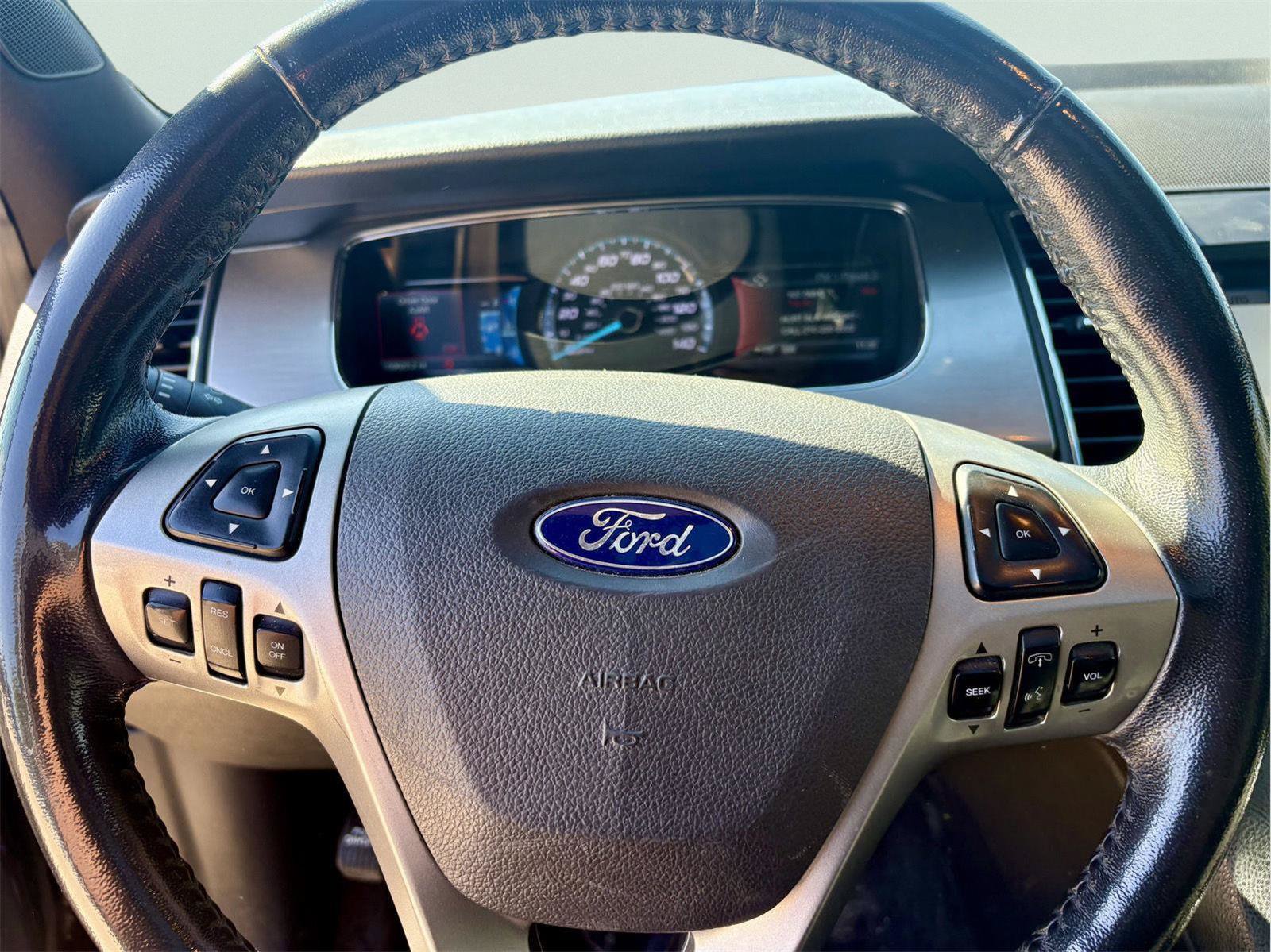 Used 2018 Ford Taurus SEL w/ Equipment Group 201A FWD image 16