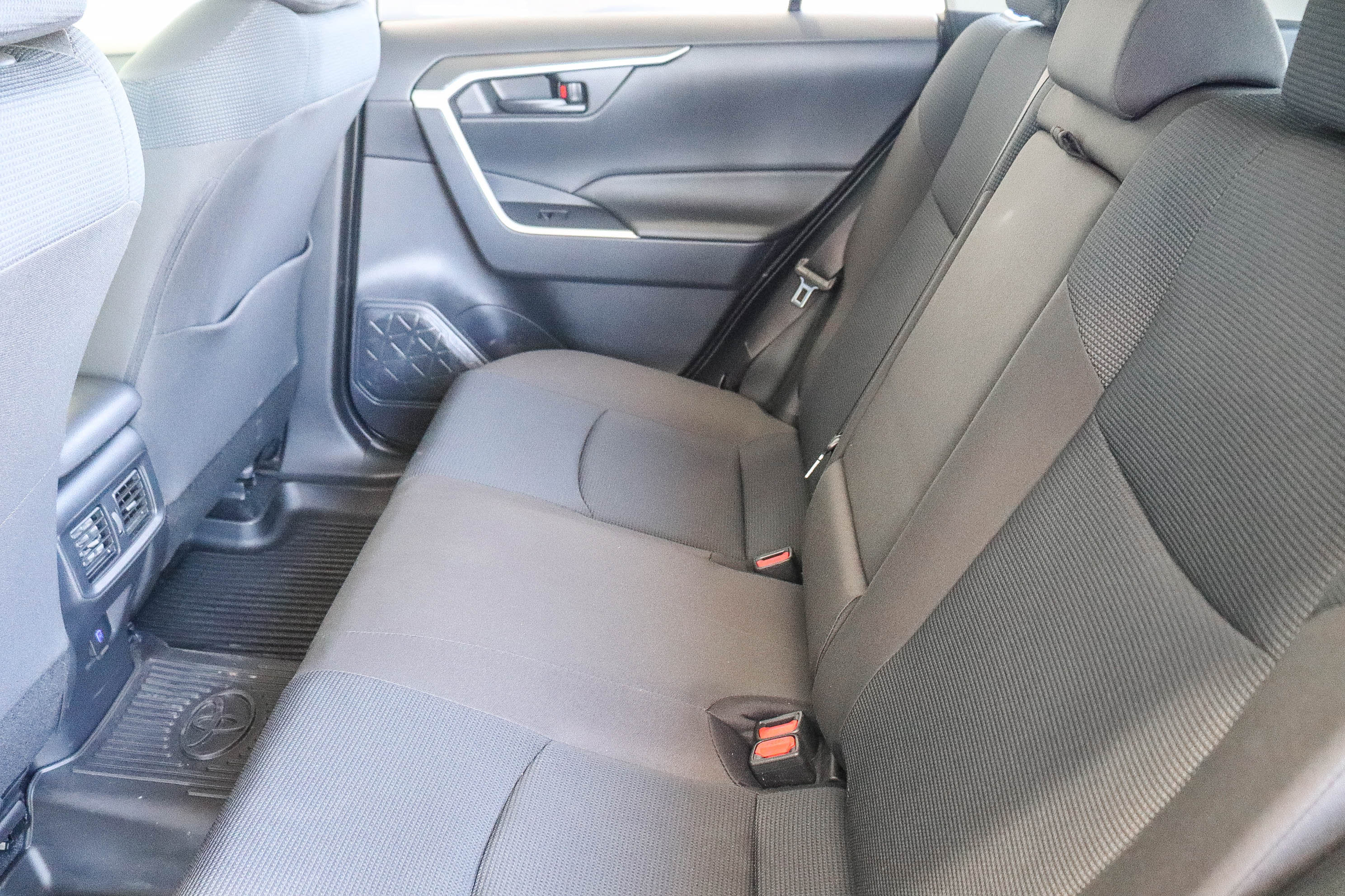 Used 2025 Toyota RAV4 LE AWD/4WD image 17