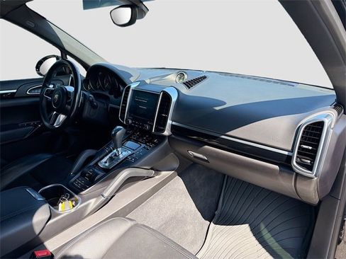 Used 2018 Porsche Cayenne S Platinum image 14