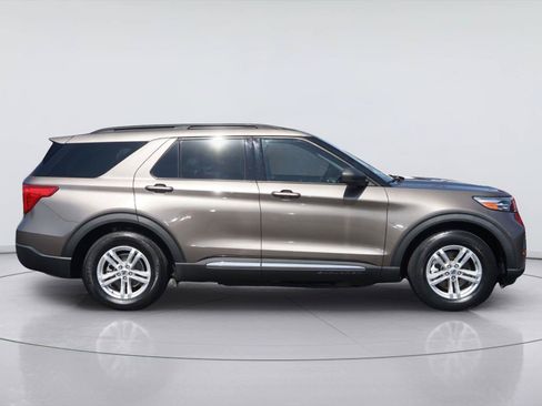 Used 2021 Ford Explorer XLT w/ Equipment Group 202A RWD image 5