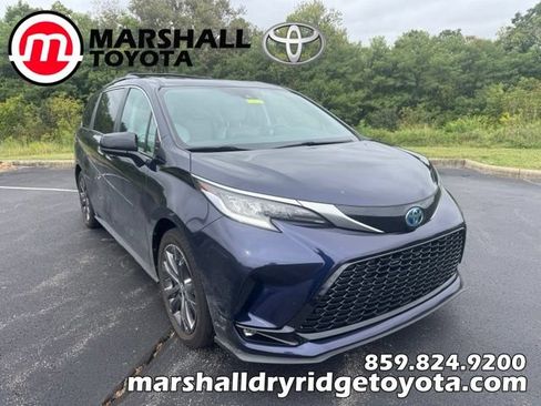 Used 2023 Toyota Sienna XSE w/ XSE Plus Package FWD image 1