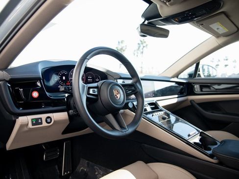 Certified 2025 Porsche Panamera image 4