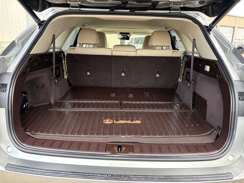 Used 2020 Lexus RX 350L Premium w/ Premium Package image 29